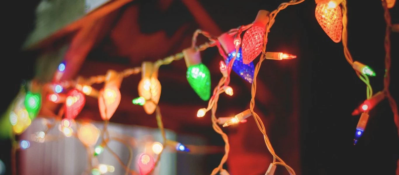 Τα Χριστούγεννα όπως τα σχεδιάζει η κυβέρνηση - Μάσκες, sms, κλειστά bar και ψώνια εξ αποστάσεως!